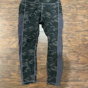 Camo print Fabletics Crop